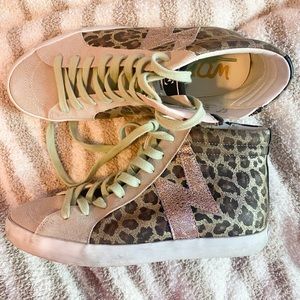 SE “Vintage” Sneakers